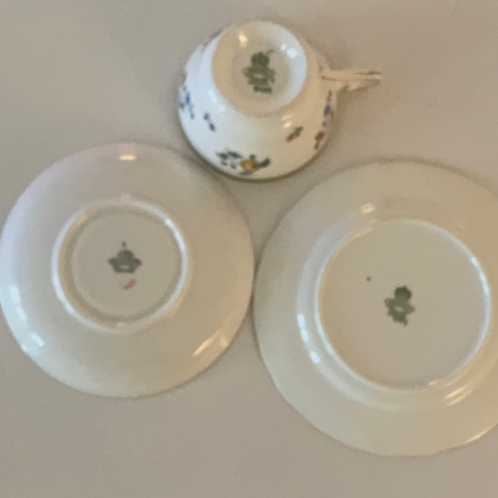 Aynsley China Flower Basket pattern, bread/butter plate, teacup/saucer - Picture 5 of 10